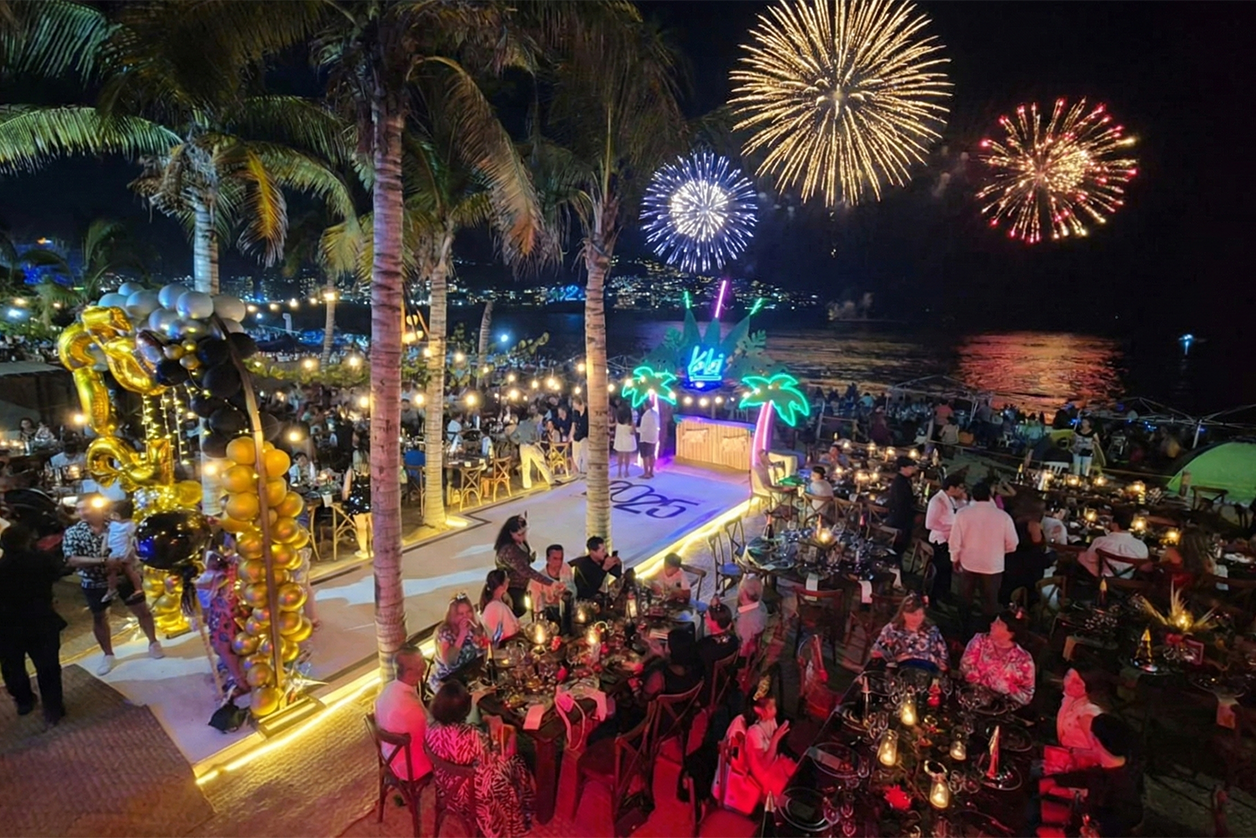 Cena elegante frente al mar en Acapulco